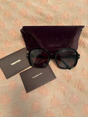 Tom Ford Black Oversized Women’s Sunglasses. Hanley TF1034 ECO